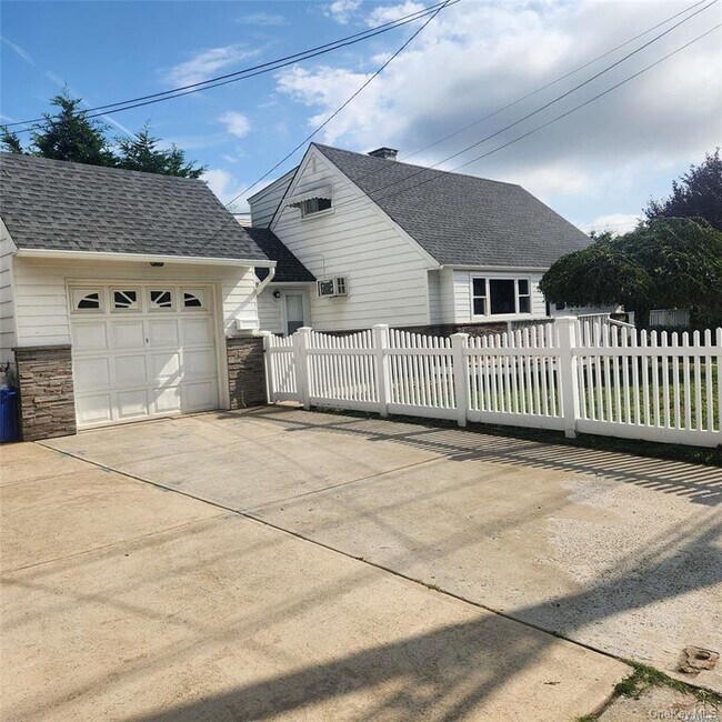 Foto del edificio - 30 Montgomery Ave