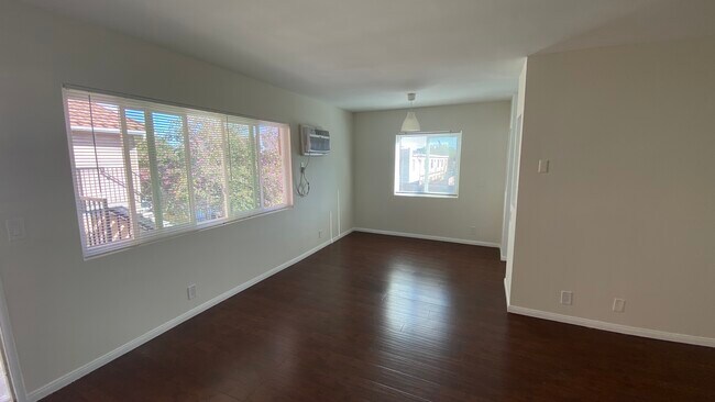 Building Photo - 14163 Delano St