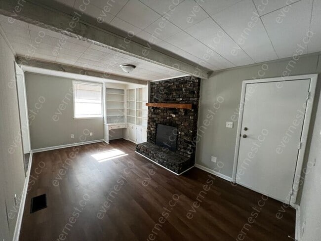 Building Photo - 9825 Maple Ln