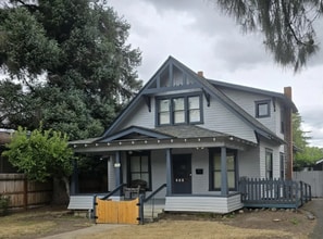 Building Photo - 214 Stark St