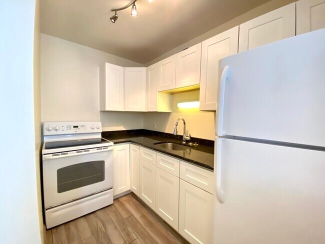 Foto del edificio - 4250 N Marine Dr