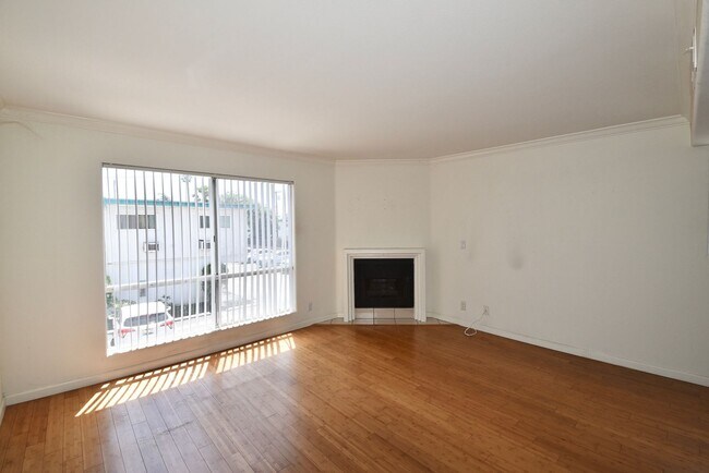 Building Photo - 6041 Fulton Ave