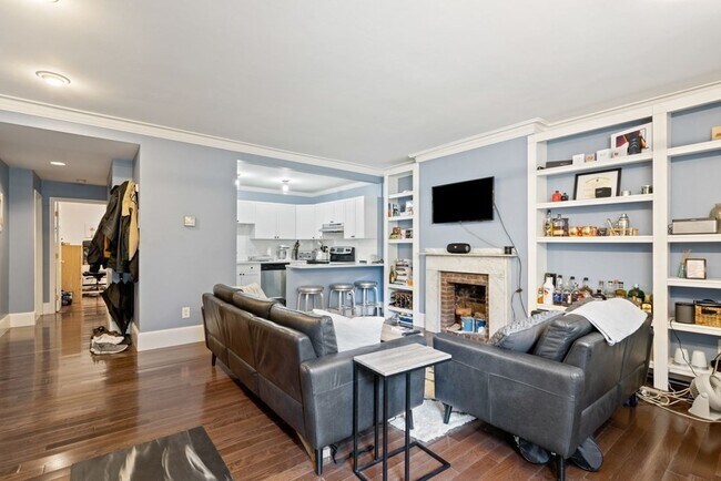 Building Photo - 608 Massachusetts Ave