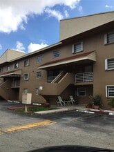 Building Photo - 2726 W 60th St