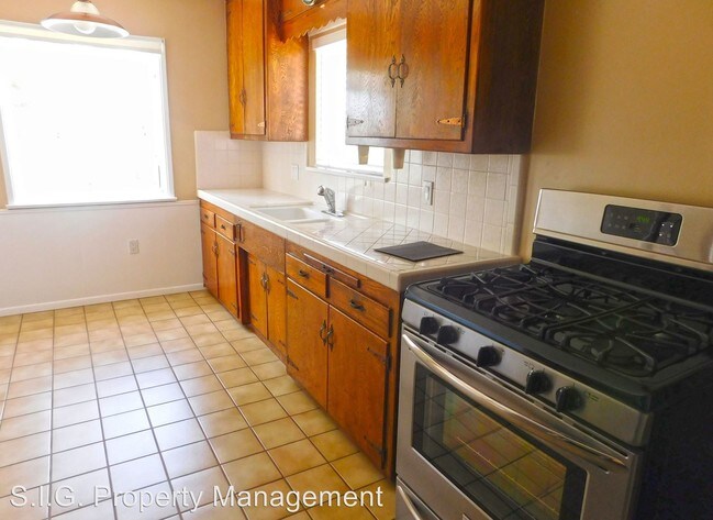 Building Photo - 9836 Cabanas Ave