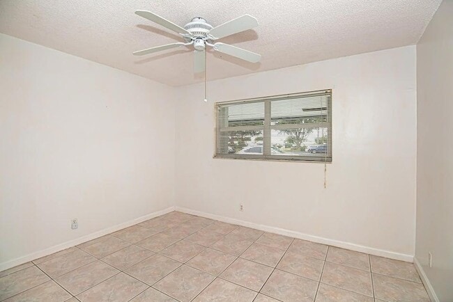 Building Photo - 101 Leisure Lake Cir