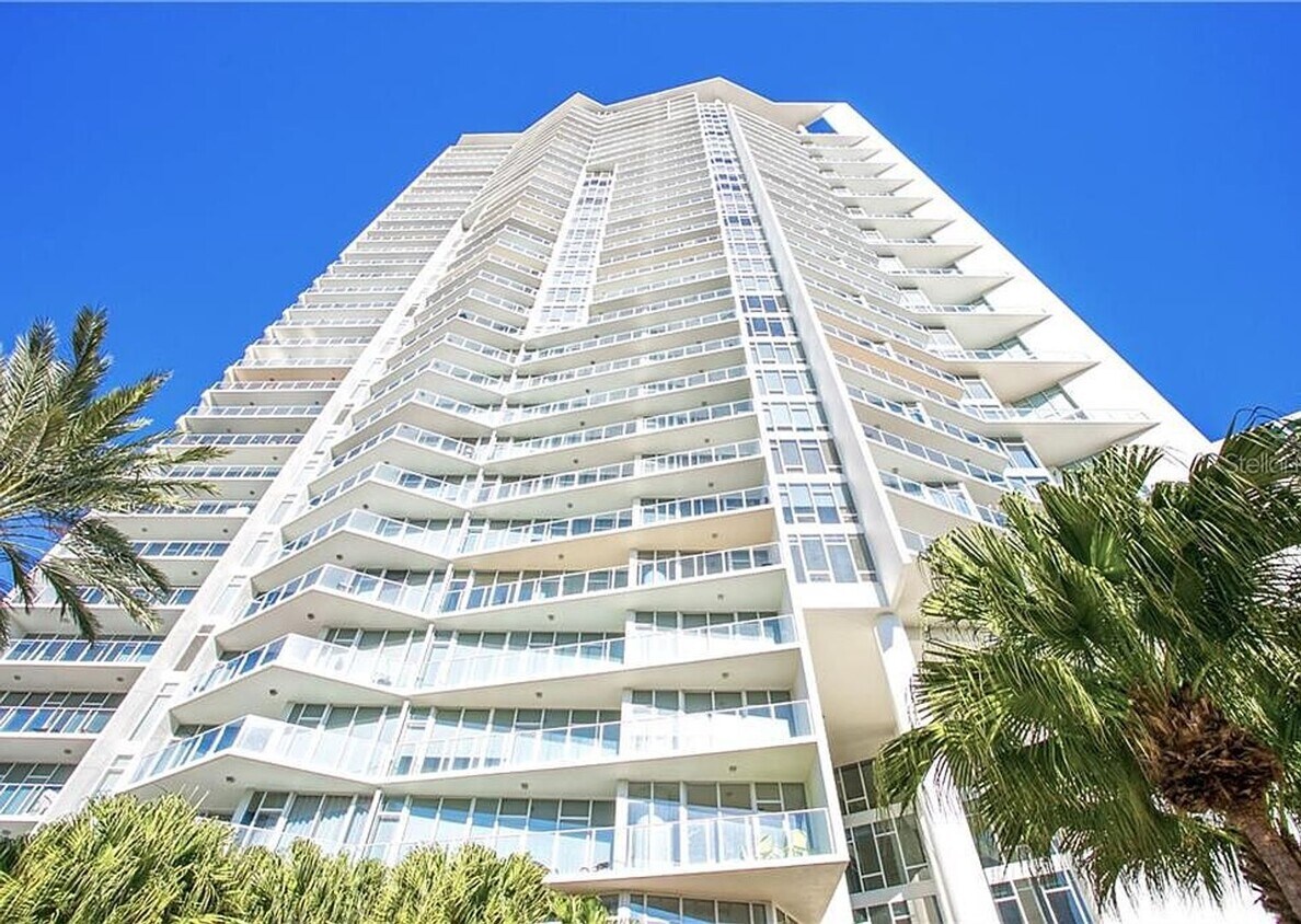 Building Photo - Fully Furnished Luxury High-Rise Condo in ...