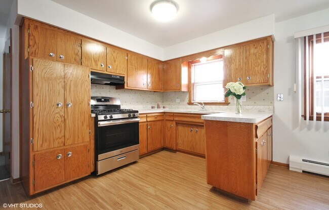 Building Photo - 5534 W Bryn Mawr Ave