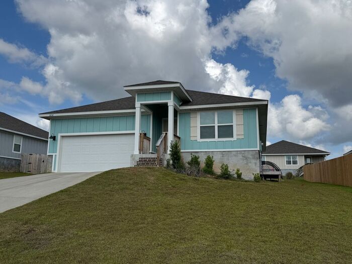 Foto principal - Pensacola - Deer Run - 4 bed, 2 bath w/ co...