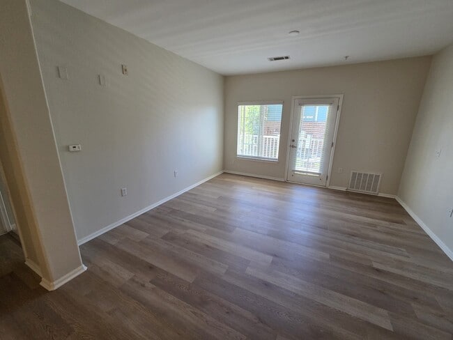 Building Photo - 2682 S Cathay Way