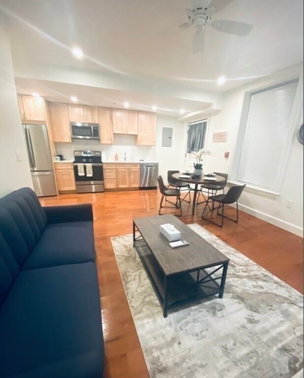 Foto del edificio - 1776 Beacon St