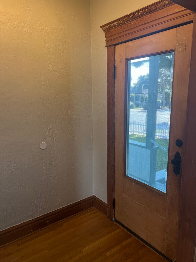 Building Photo - 4190 Lincoln Ave