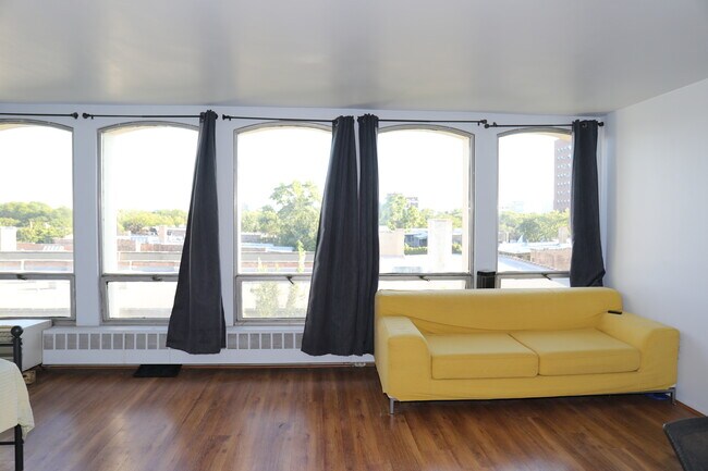 Foto del edificio - 1400 E 55th Pl