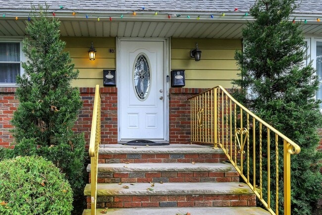 Building Photo - 130 MOUNT VERNON St