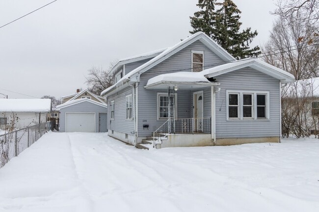 Building Photo - 2319 Hecker Ave