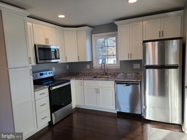 Building Photo - 101 Vandiver Ct