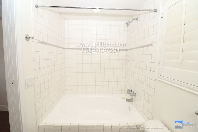 Foto del edificio - Charming 4 Bed, 2 Bath with Private Balcon...