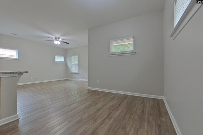 Foto del edificio - 250 Harvest Glen Ln