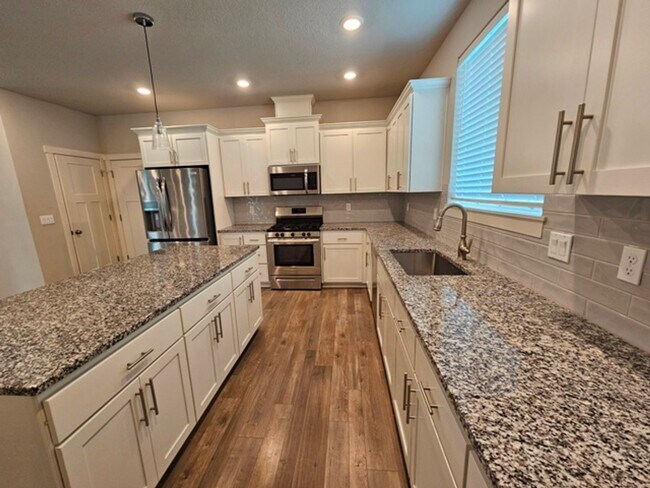 Foto del edificio - 5Bd/3Ba Two Story House - For viewing!