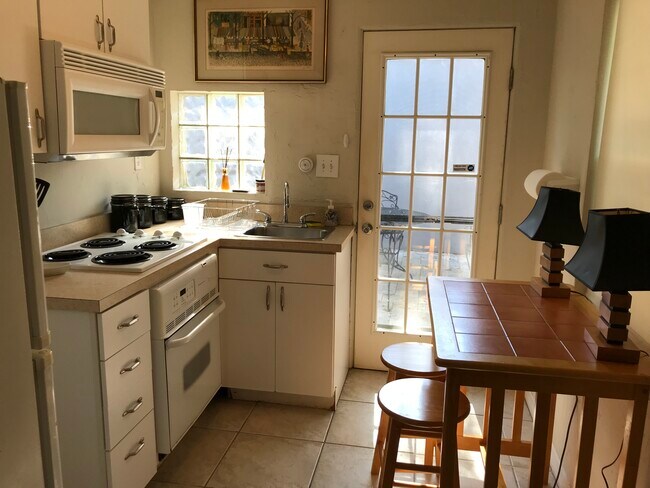 Fully equipped kitchen - 345 9th Ave NE