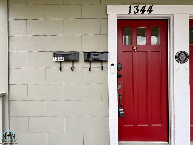 Building Photo - Charming Historic Home in Los Angeles Heig...