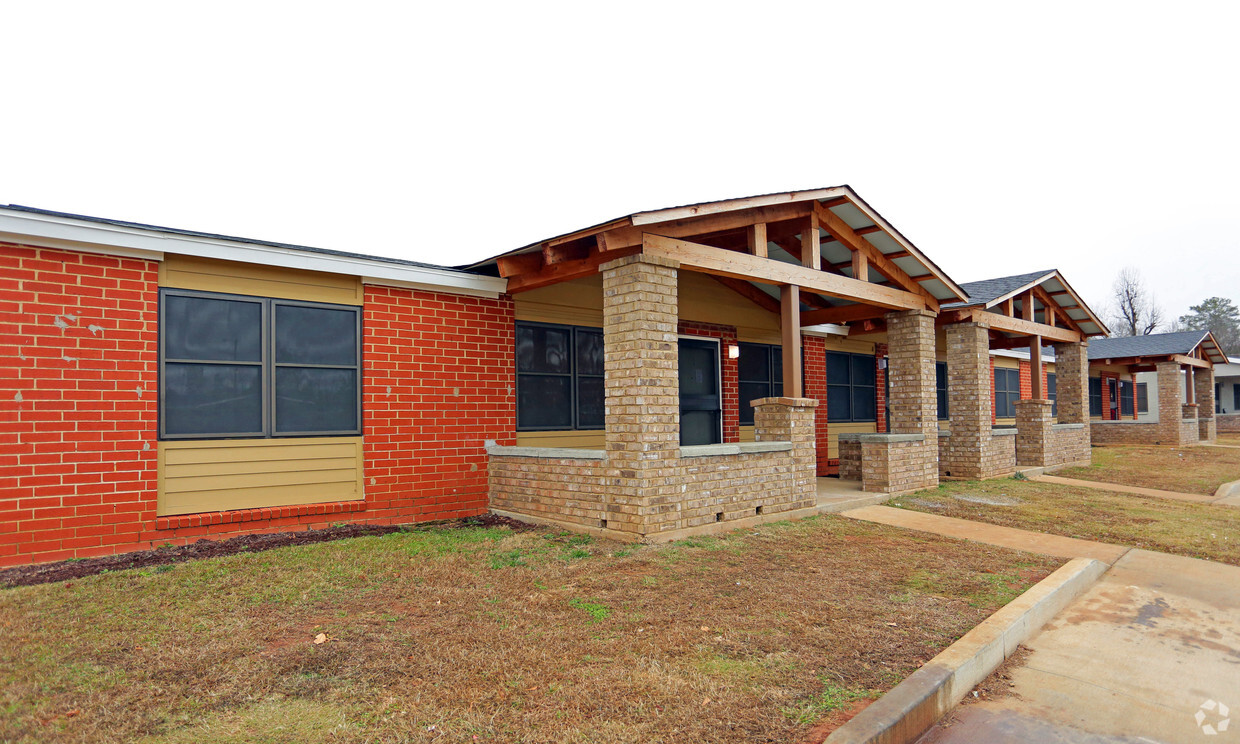 Building Photo - Cresent East Apartments