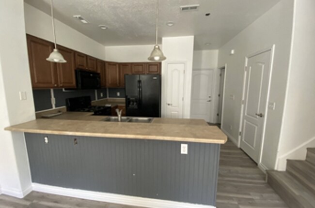 Foto del edificio - Newly Remodeled Three Bedroom House