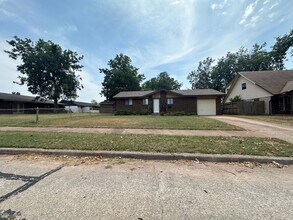 Building Photo - 3904 Overland Dr
