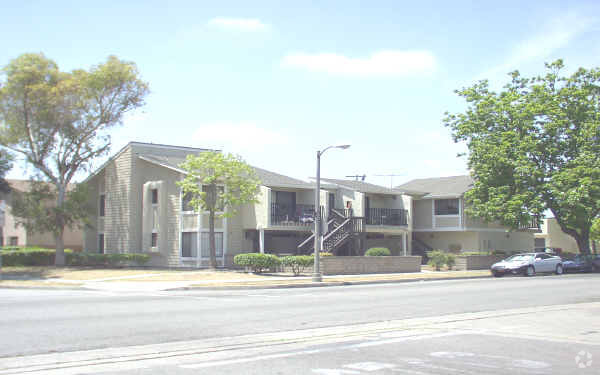Primary Photo - 5049 Hayter Ave
