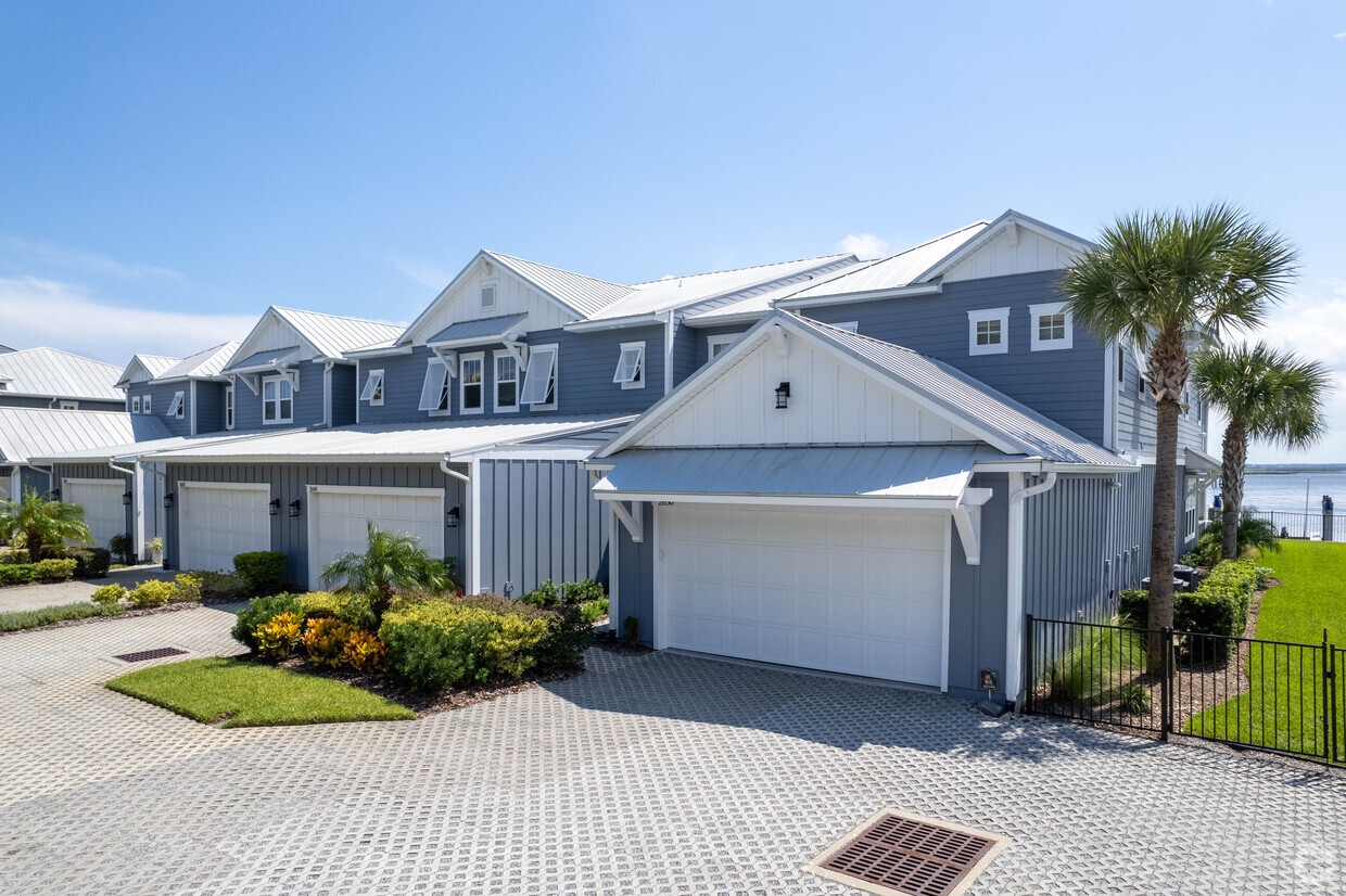 Primary Photo - Channelside Luxury Townhomes