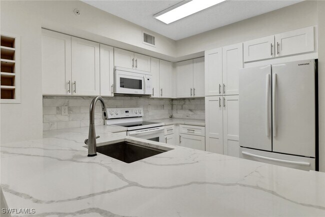 Building Photo - 1220 Wildwood Lakes Blvd