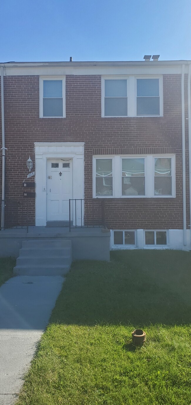 Building Photo - 1505 Medford Rd