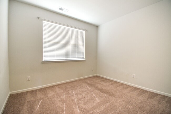 Building Photo - 3 Bedroom Home in Waterside Community of S...