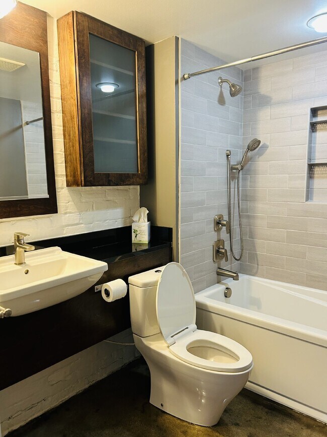 Foto del edificio - Downtown Living: 1 Bdrm/1 Bath Condo in Fulton Motor Lofts with reserved parking! Available Now!