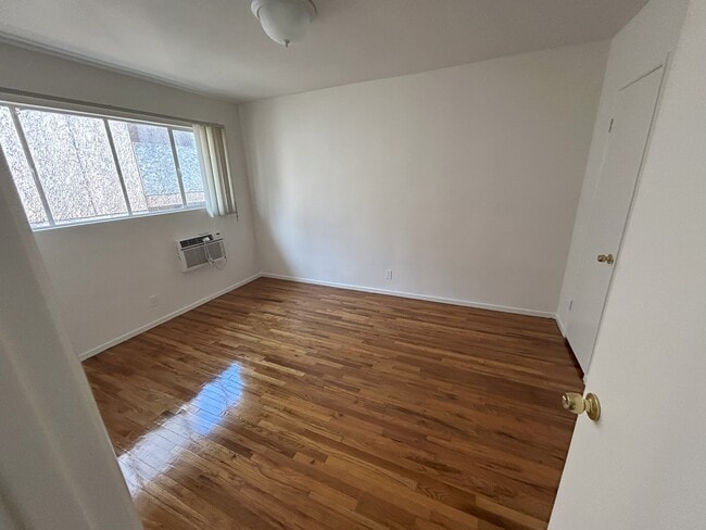 Master Bedroom - 7704 Romaine St