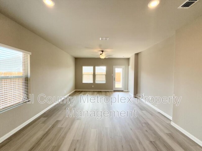 Building Photo - 709 Hemingway Ln