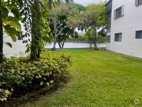 Building Photo - 9920 NW 68th Pl