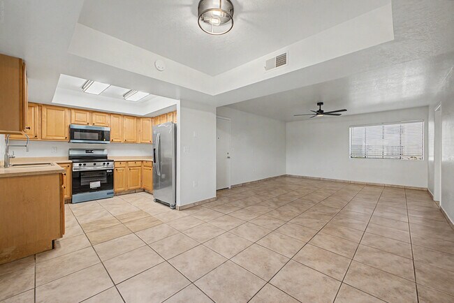 Foto del edificio - 16624 E Palisades Blvd