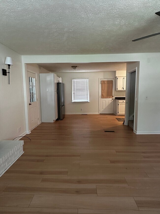 Foto del edificio - 132 Fox Ridge Dr