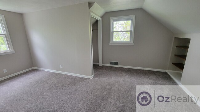 Building Photo - Welcome Home to Your Perfect Retreat!