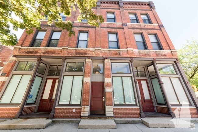 Building Photo - 2954 N Racine Ave