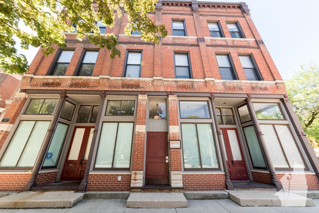Primary Photo - 2954 N Racine Ave