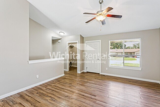 Foto del edificio - Large 4 bedroom 3 bathroom duplex