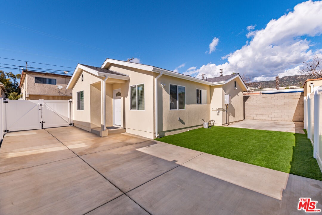 Primary Photo - 1049 Sonora Ave