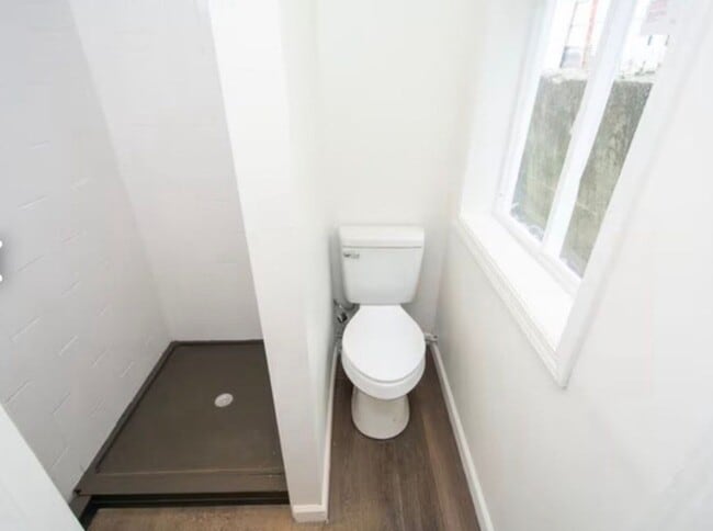 Building Photo - 1142 E Kentucky St