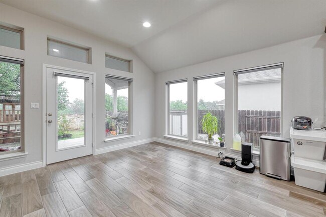 Foto del edificio - 2424 Orchard Way