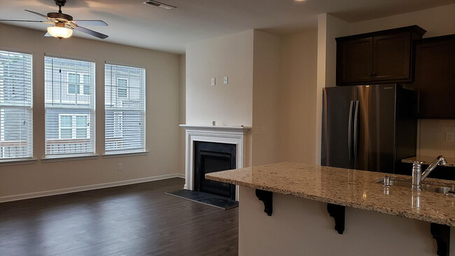 Building Photo - Room in Townhome on Sharonbrook Dr