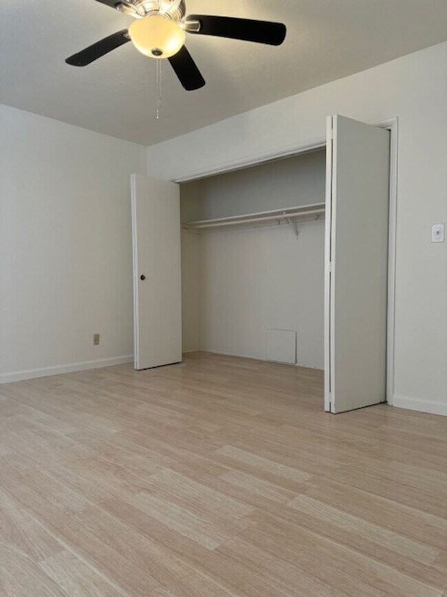 Foto del edificio - 6333 Bright Ave