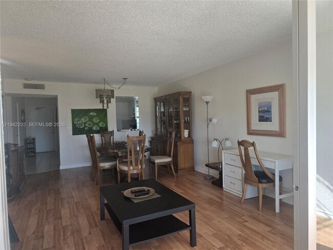 Foto del edificio - 7608 NW 18th St