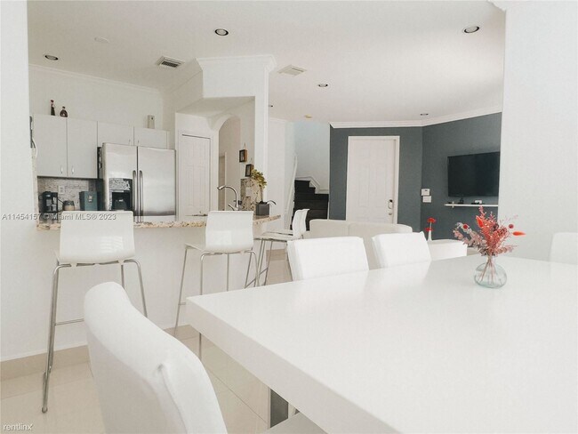 Foto del edificio - 3 br, 2.5 bath House - 8167 NW 108th Ct